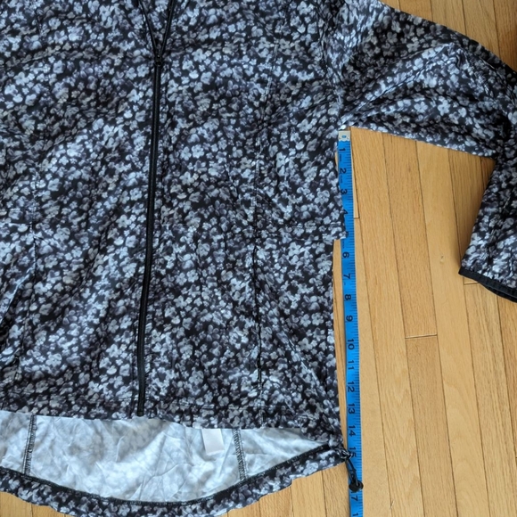Joe Fresh Lightweight Windbreaker - Picture 3 of 7